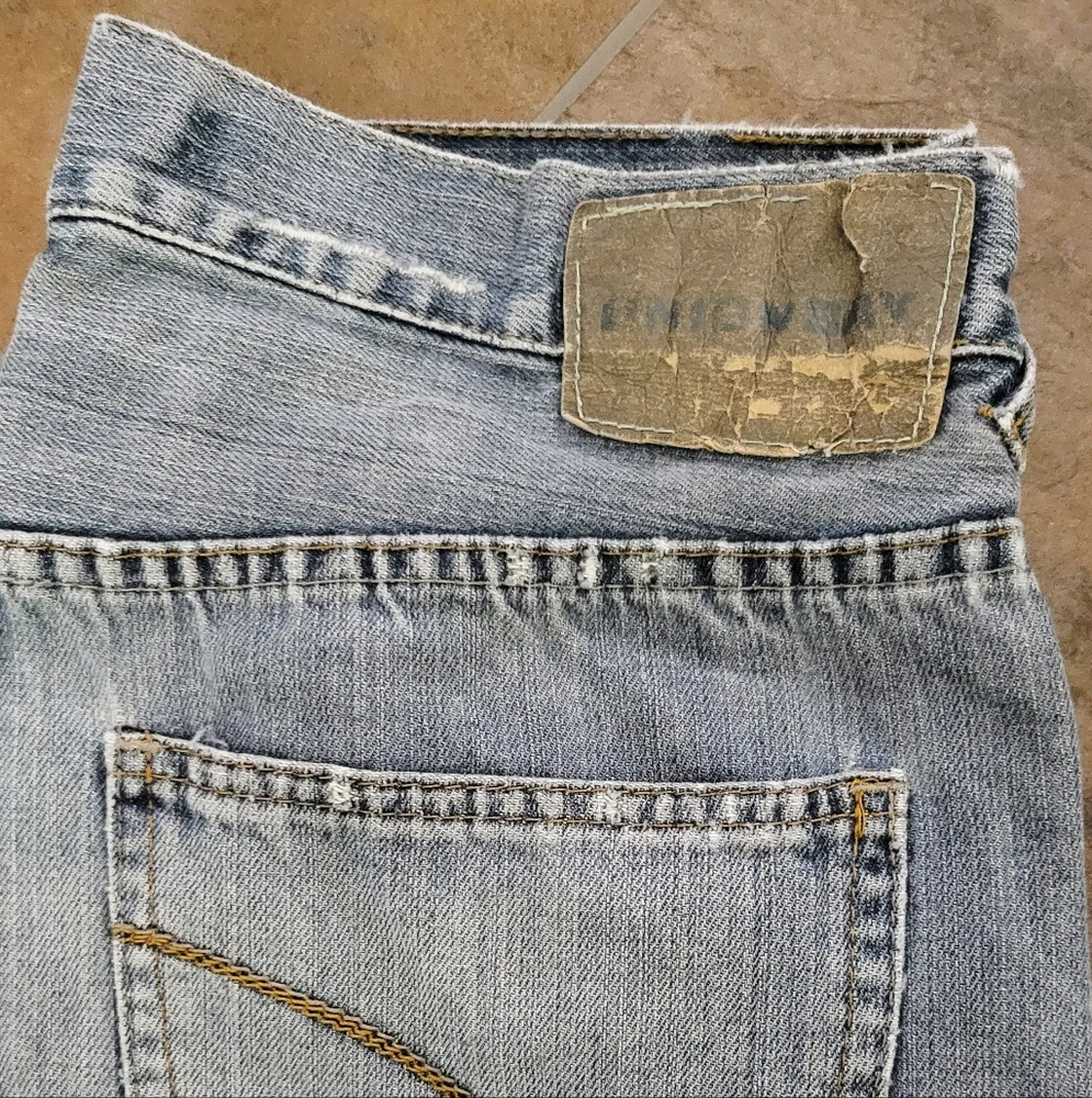UNIONBAY Light Blue Distressed Jeans Size 32 X 32